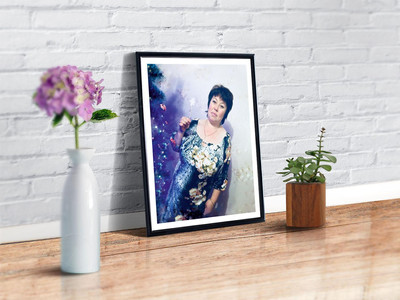 Фотокартина на холсте 30х40см «Дама у новогодней ёлки» — фото