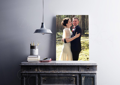 Фотокартина на холсте 40х60см «Молодые на лесной поляне» — фото