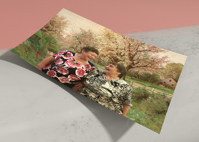 Фотопортрет на дизайнерской бумаге «Две подруги» — фото