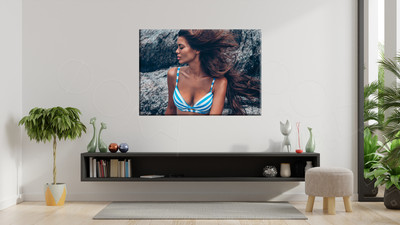 Фотокартина на холсте 70х50см «Девушка в полосатом купальнике» — фото