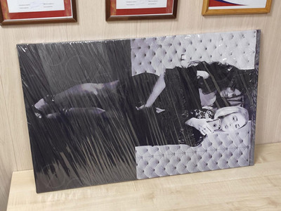 Картина с ЧБ фотографией «Две девушки» — фото