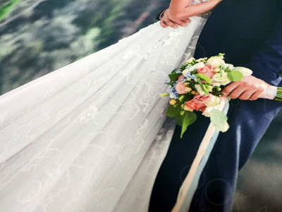 Фотокартина на холсте 50х80см «Молодожены в березовой роще» — фото