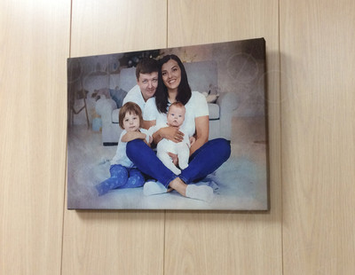 Фотокартина 40х30см на подрамнике «Семья Анны» — фото