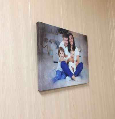 Фотокартина 40х30см на подрамнике «Семья Анны» — фото