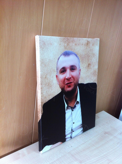 Фотокартина на холсте 30х40см «Мужчина в пиджаке» — фото