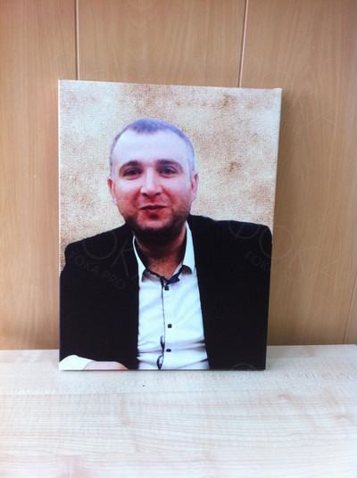 Фотокартина на холсте 30х40см «Мужчина в пиджаке» — фото