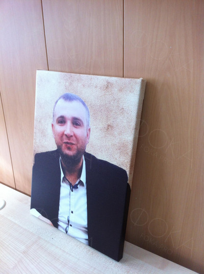 Фотокартина на холсте 30х40см «Мужчина в пиджаке» — фото