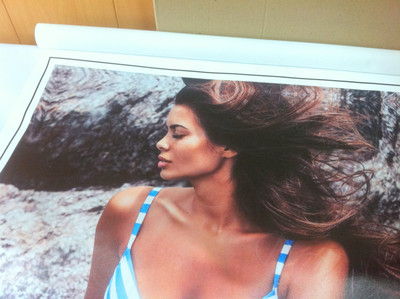 Фотокартина на холсте 70х50см «Девушка в полосатом купальнике» — фото