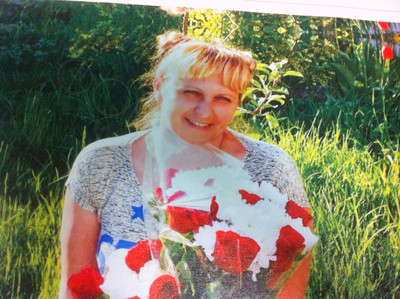 Фотокартина на холсте 60х40см «Девушка с цветами» — фото