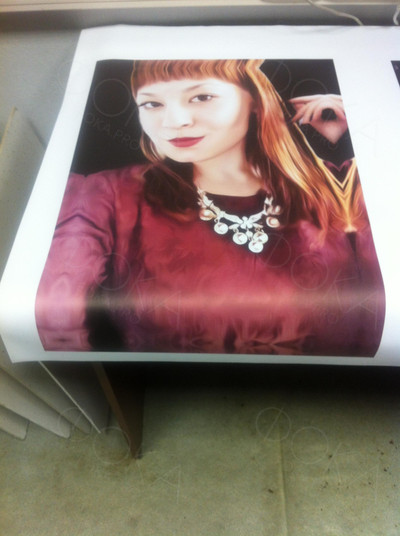 Фотокартина на холсте 40х60см «Девушка в красном» — фото