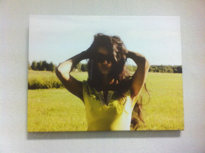 Фотокартина на холсте 40х30см «Подруга в желтом» — фото