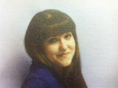 Фотокартина на холсте 40х50см «Девушка с миньонами» — фото