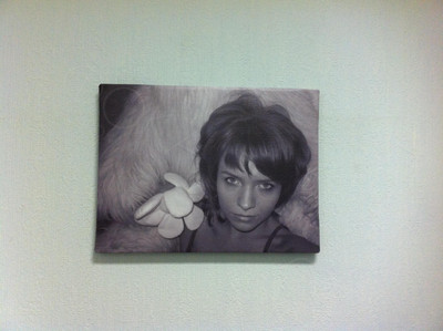 Фотокартина на холсте 40х30см «С мягкой игрушкой» — фото