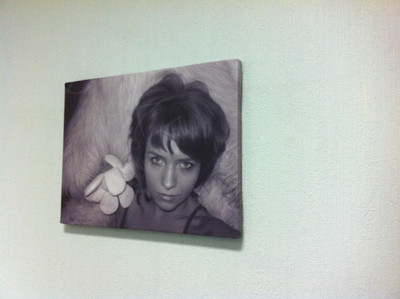 Фотокартина на холсте 40х30см «С мягкой игрушкой» — фото